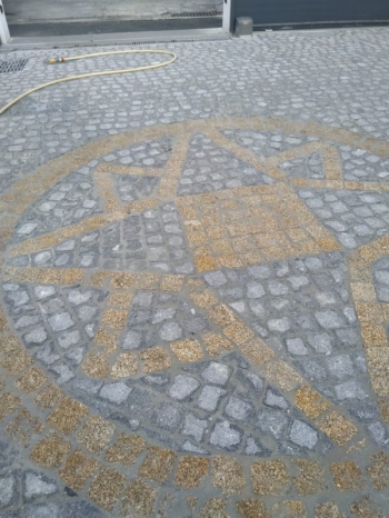 Pavé gris/jaune